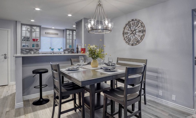 South Scottsdale Condo | Stunning 2Bd/2Ba Old Town Condo comfortably Sleeps 6