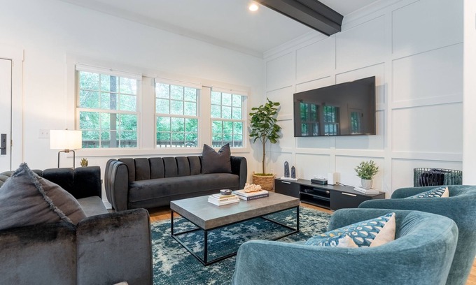 East Hill House | The Alabaster - Stylish Home in East Nashville