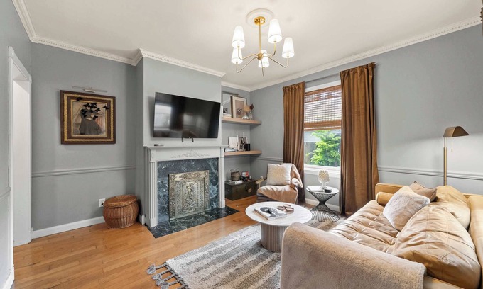 Olde Towne East House | The Gustavus House - For 4!