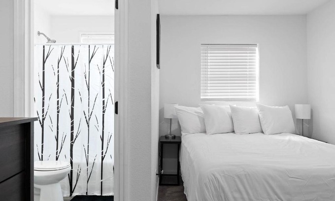 East Ridge Apartment | The Laurel Lounge- Apt 3