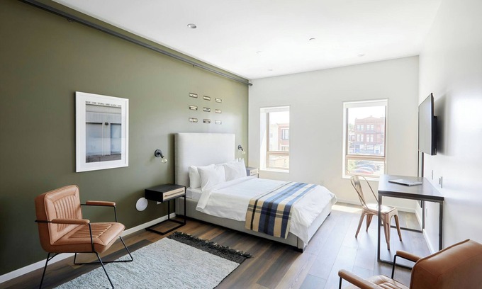 Queen Village Hotel | The Queen Hotel Queen Village, Sonder by Marriott Bonvoy