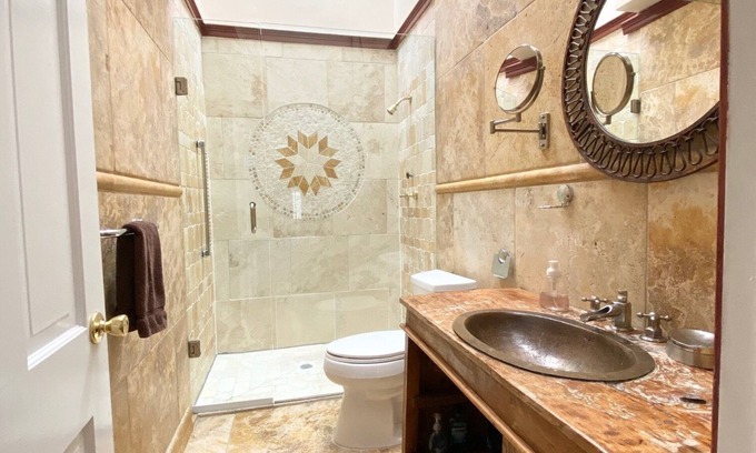Capitol Hill House | The Smithsonian Vacation House - Walk To The Museums - Free Parking - Waterfront