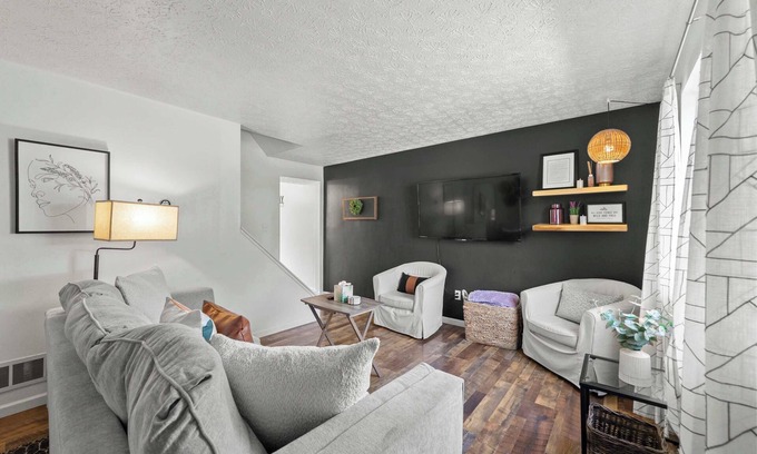 Summit Station House | The StayBerry - Stay for 6