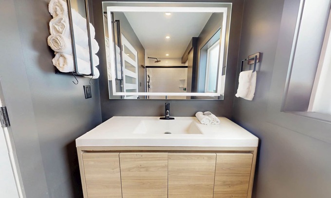 North End Apartment | The Surf Club