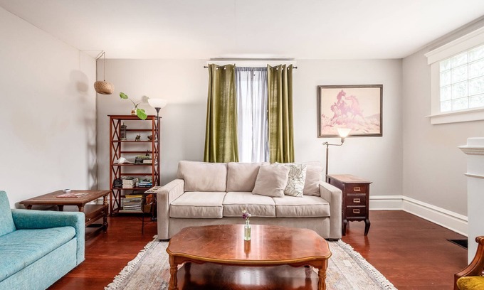 Merion Village House | The Vintage Getaway - 3 Bedrooms - Columbus!