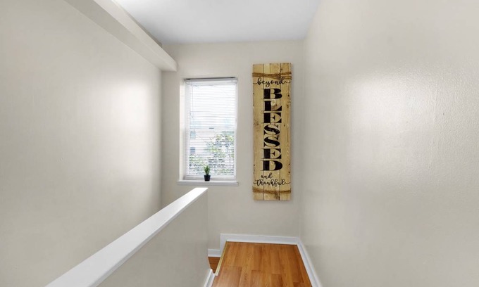 Graduate Hospital Apartment | This apartment is a 2 bedroom (s), 1 bathrooms, located in Philadelphia, PA.