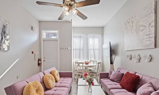 Graduate Hospital Apartment | This apartment is a 3 bedroom(s), 1 bathrooms, located in Philadelphia, PA.