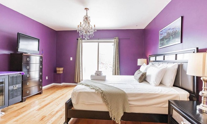 Bella Vista House | This house is a 3 bedroom (s), 2.5 bathrooms, located in Philadelphia, PA.