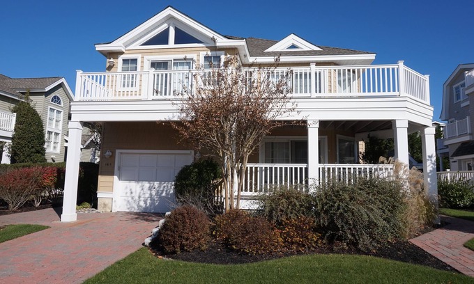Avalon House | This south end beach block home just second back from the beach has plenty of room for the family to spread out