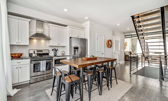 Fishtown Apartment | Trendy Fishtown 2B/2.5B w/Parking & Roof Deck!