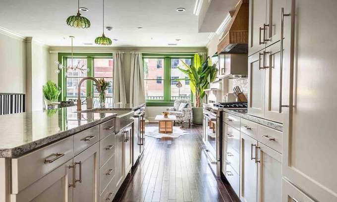 Columbia Apartment | Urban Oasis w/Sunroom-Downtown Columbia