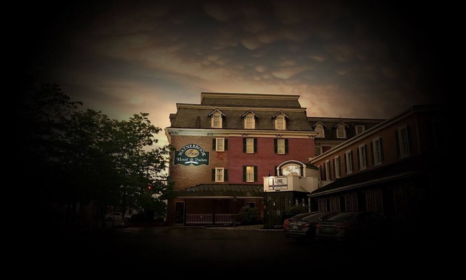 Honey Brook Hotel | Waynebrook Inn, Est 1865
