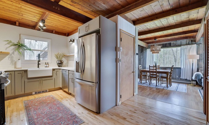 Greentown Cabin | Welcome to the Hazelwood! The most family-friendly cabin in Greentown!