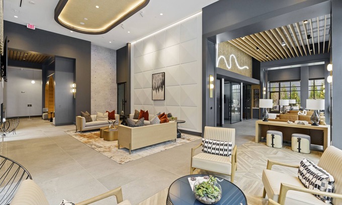 Town Center Apartment | WhyHotel by Placemakr Columbia