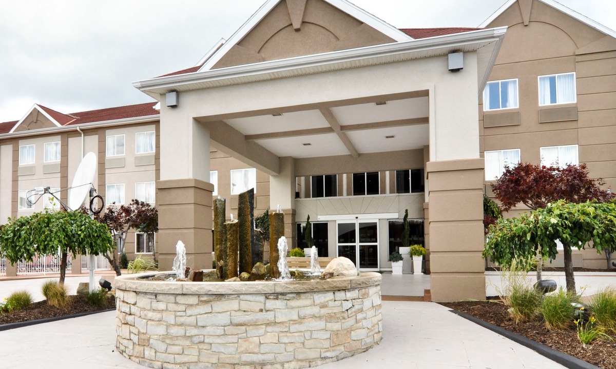 Gypsum Hotel | Holiday Inn Express Hotel & Suites Port Clinton-Catawba Island, an IHG Hotel