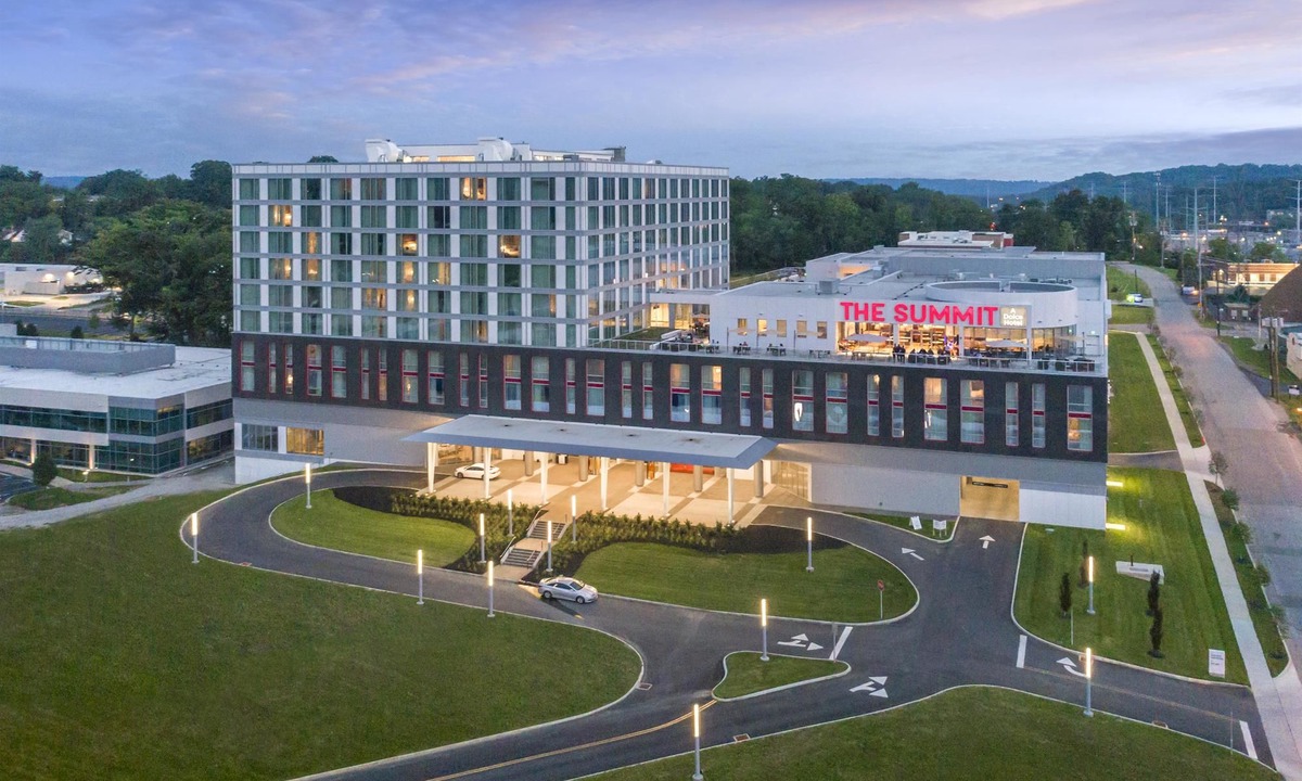 Roselawn Finance Hotel | The Summit Hotel