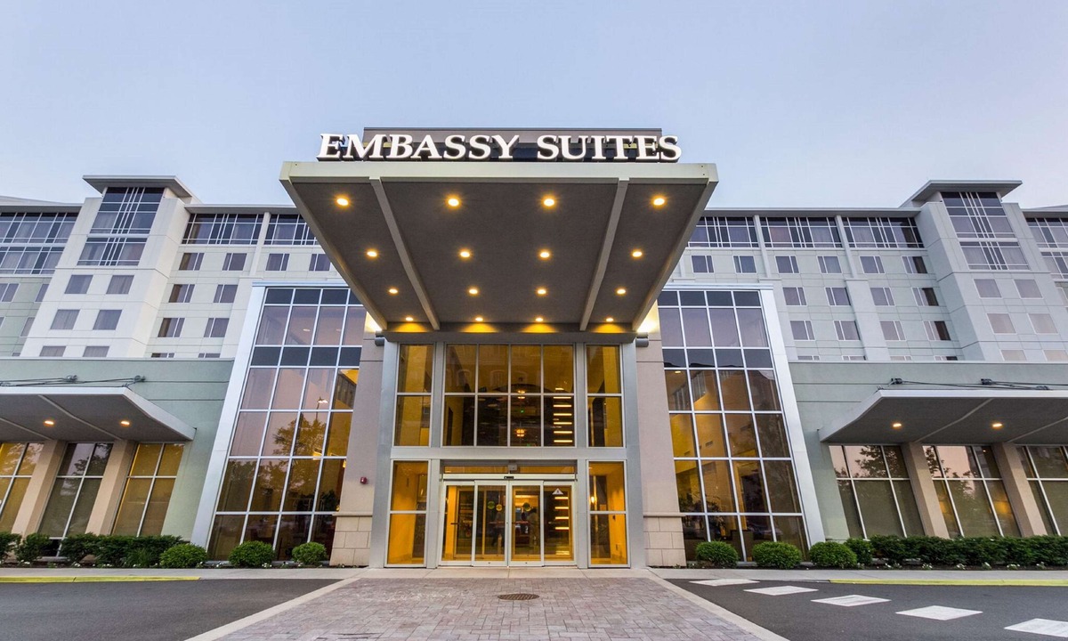 Elizabeth Hotel | Embassy Suites - Newark Airport