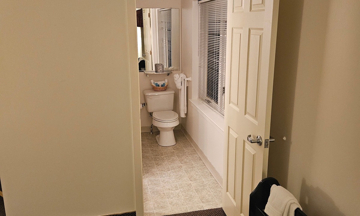 Valley Forge House | Charming 1-bedroom hotel with AC and WiFi in delightful Phoenixville