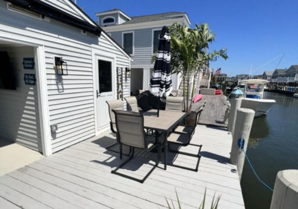 Ocean Beach III Cottage | Waterfront Beach Cottage in Lavallette