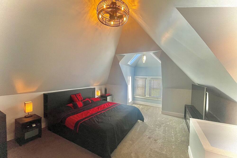 Bellevue House | Modern Victorian in Bellevue !