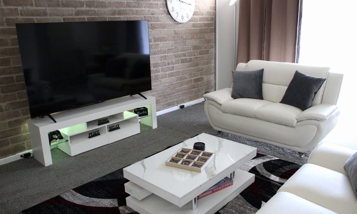 Monroeville Apartment | Your Stonecliffe Escape - Convenient location with a peaceful community feel!