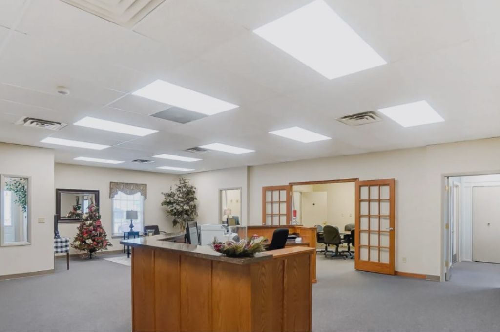 Wapakoneta House | Spacious 3000 sq ft office building in Wapakoneta