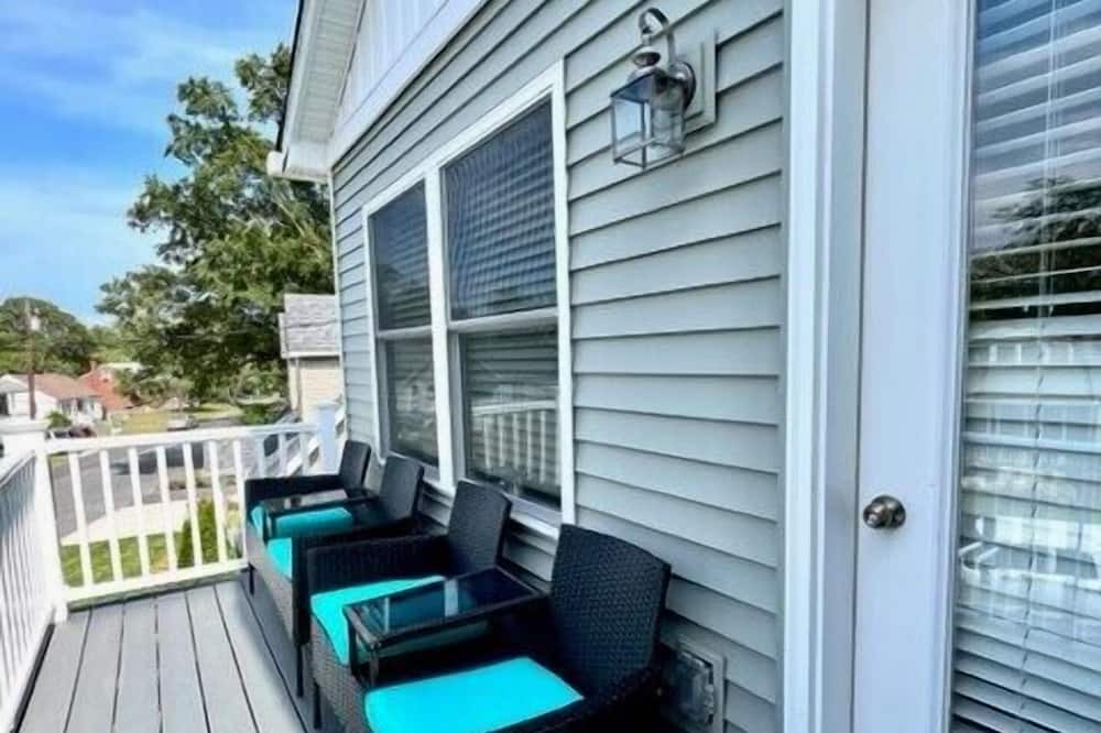 Town Bank House | 1 block and a 5 min walk to the Delaware Bay Beach and the awesome sunsets.