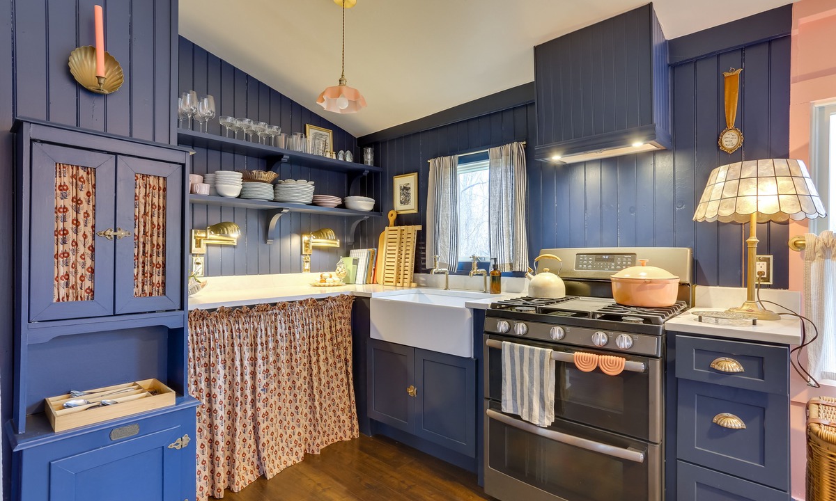 Sussex House | Wantage Getaway w/ Private Pickleball Court!