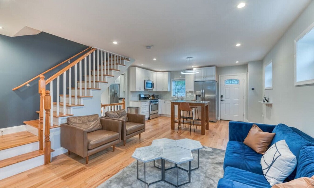 Washington House | Ash Abode - Free Secured Parking