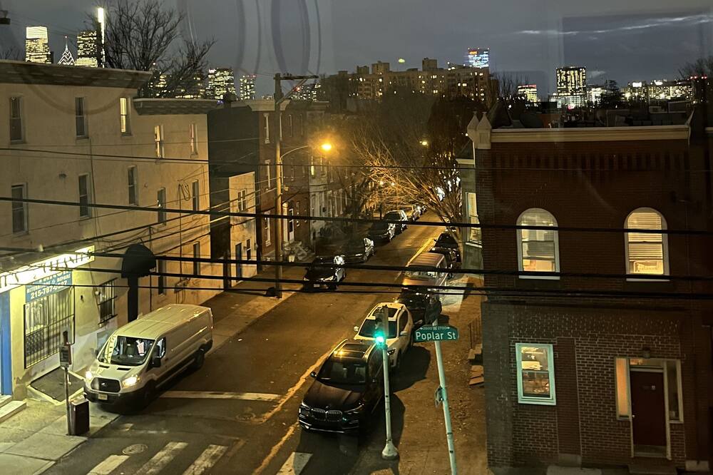 Brewerytown Apartment | Brewerytown "Philadelphia Art Museum" 2 Bedroom 2 Bathroom Bi-level Apt Skyline!