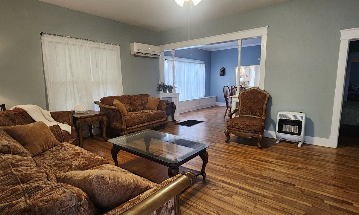 Clarksville House | Historic Downtown Craftsman, 3br/2ba with a yard