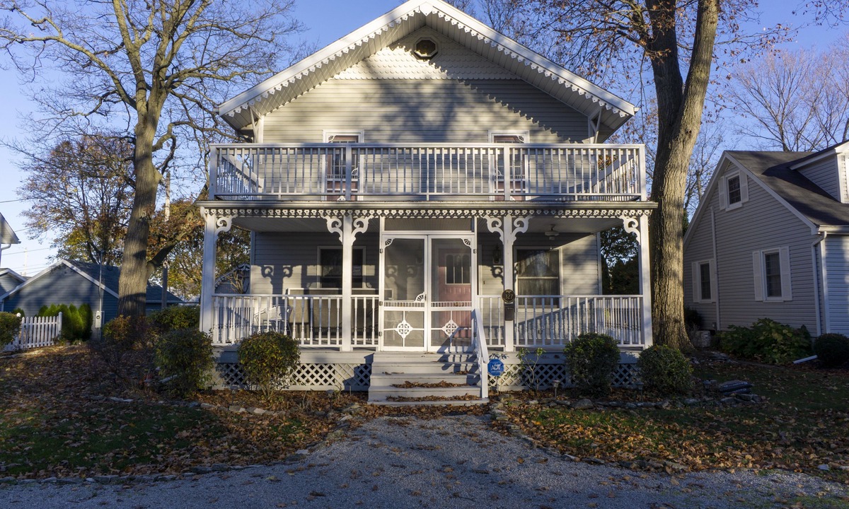 Lakeside Cottage | 327 Elm Ave in Lakeside