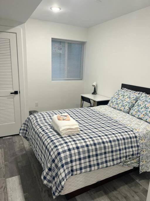 East Parkside Apartment | Cozy Apt\ Sleeps 5 \ 1717 Apt 2