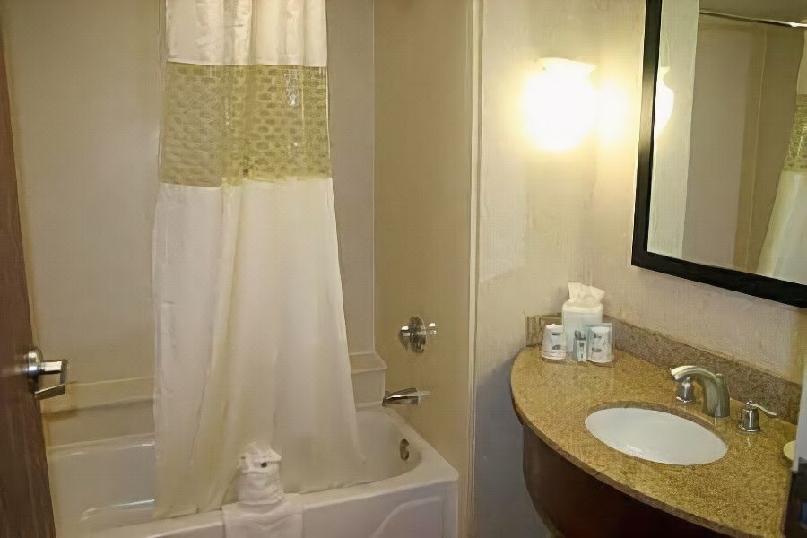 Photo of Bathroom in White Station