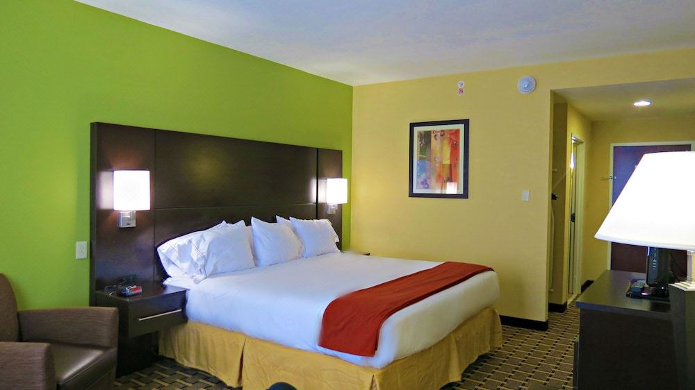 Photo of Bedroom in Cross Lanes