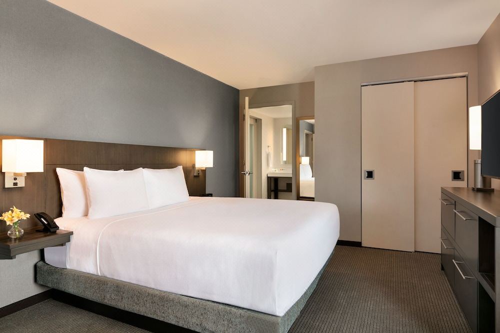 Photo of Bedroom in Fort Lee