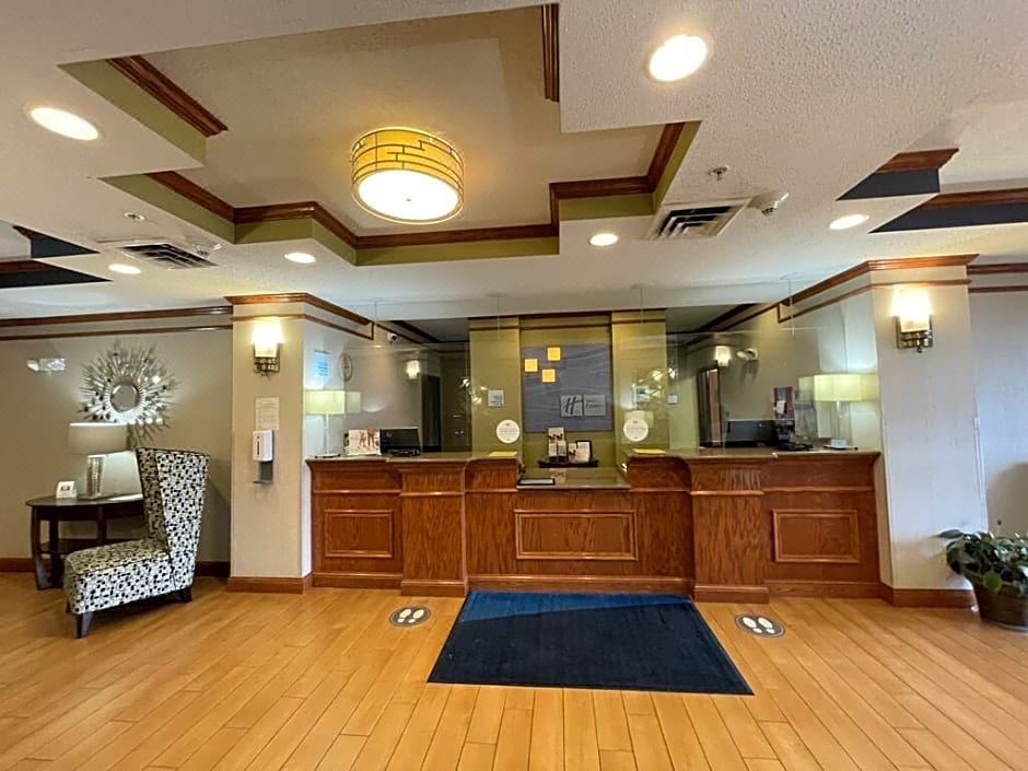 Photo of Livingroom in Adrian Furnace
