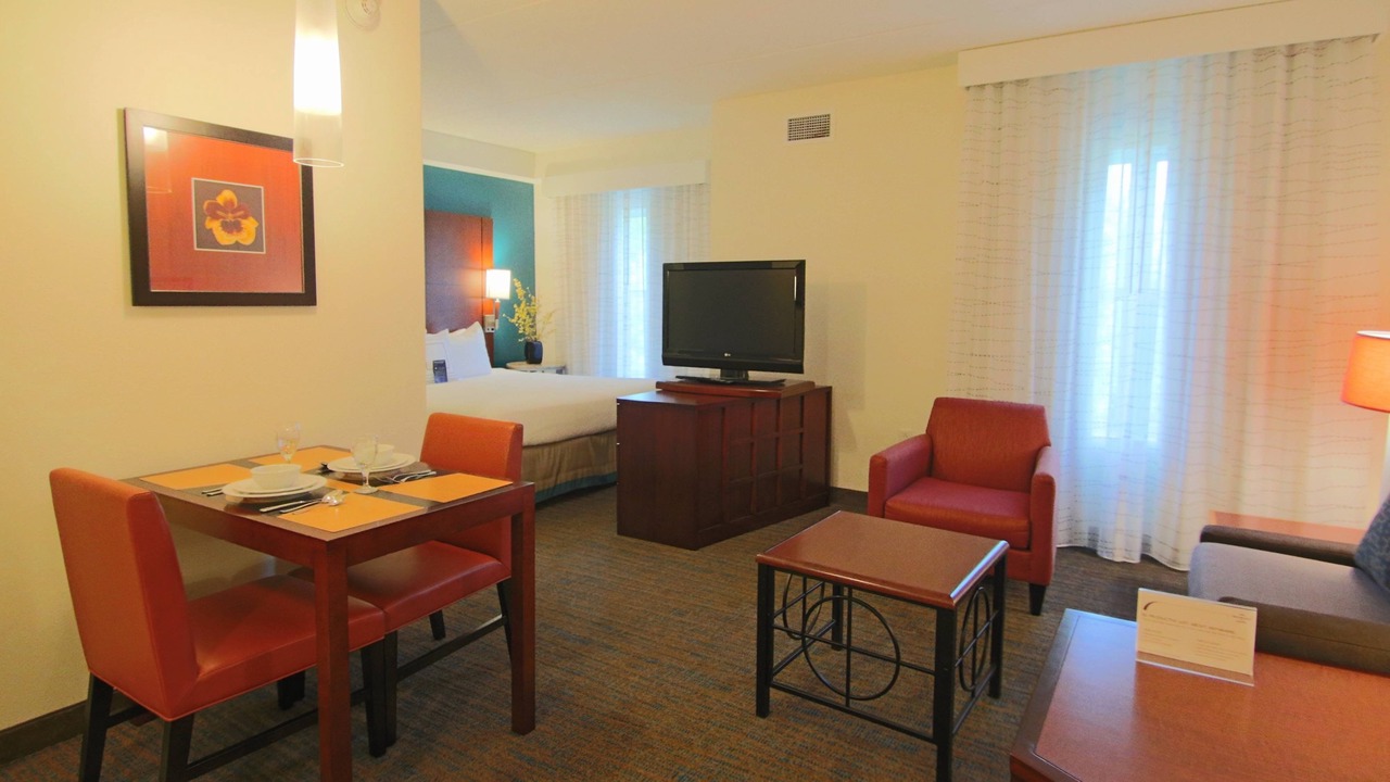 Photo of Livingroom in Central Newport News