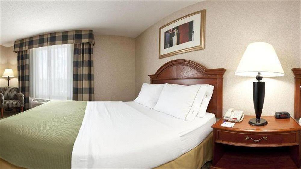 Photo of Bedroom in Adrian Furnace