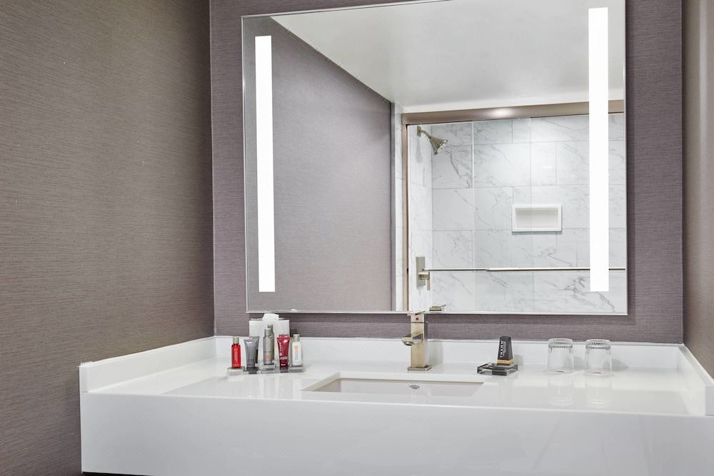 Photo of Bathroom in Teaneck