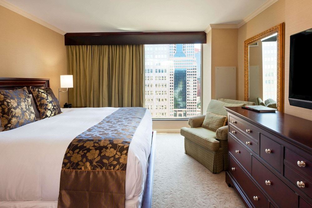 Photo of Bedroom in Downtown Pittsburgh
