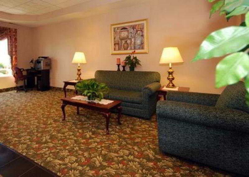 Photo of Livingroom in Akron