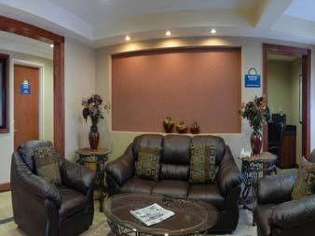Photo of Livingroom in Iselin