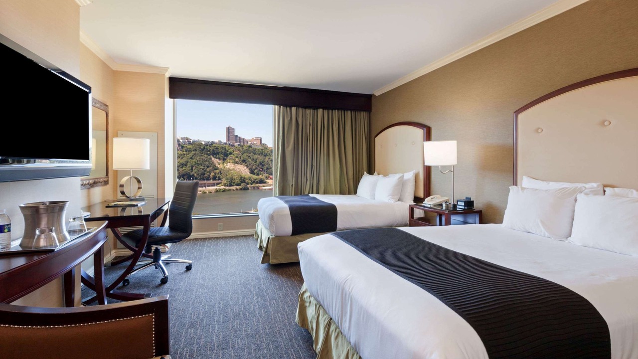 Photo of Bedroom in Downtown Pittsburgh