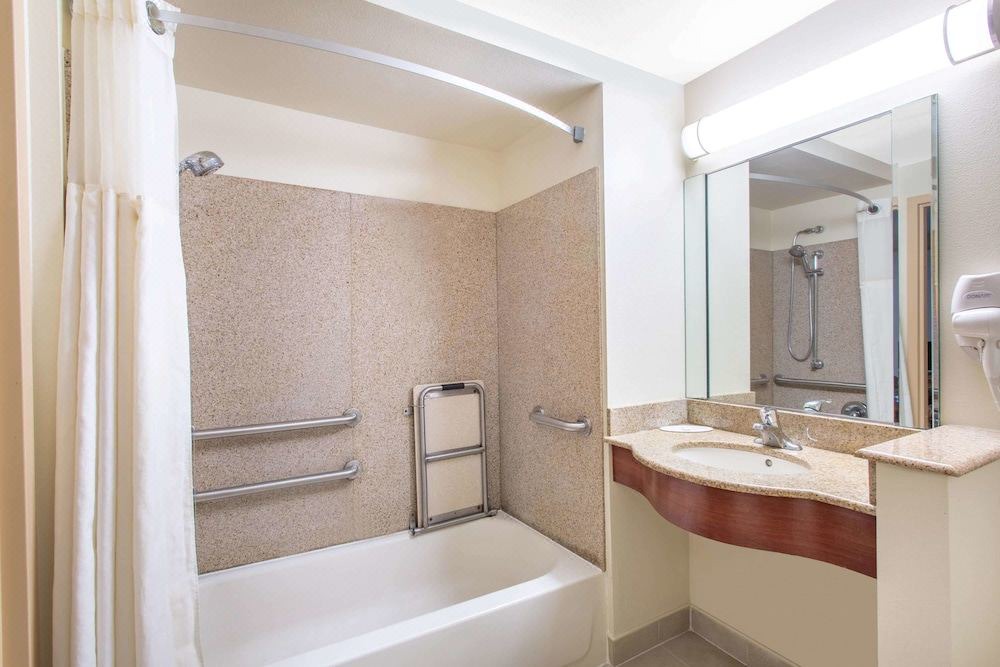 Photo of Bathroom in Iselin