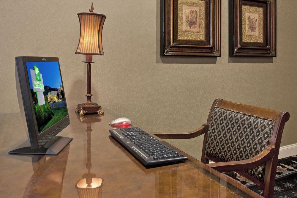 Photo of Livingroom in Warren