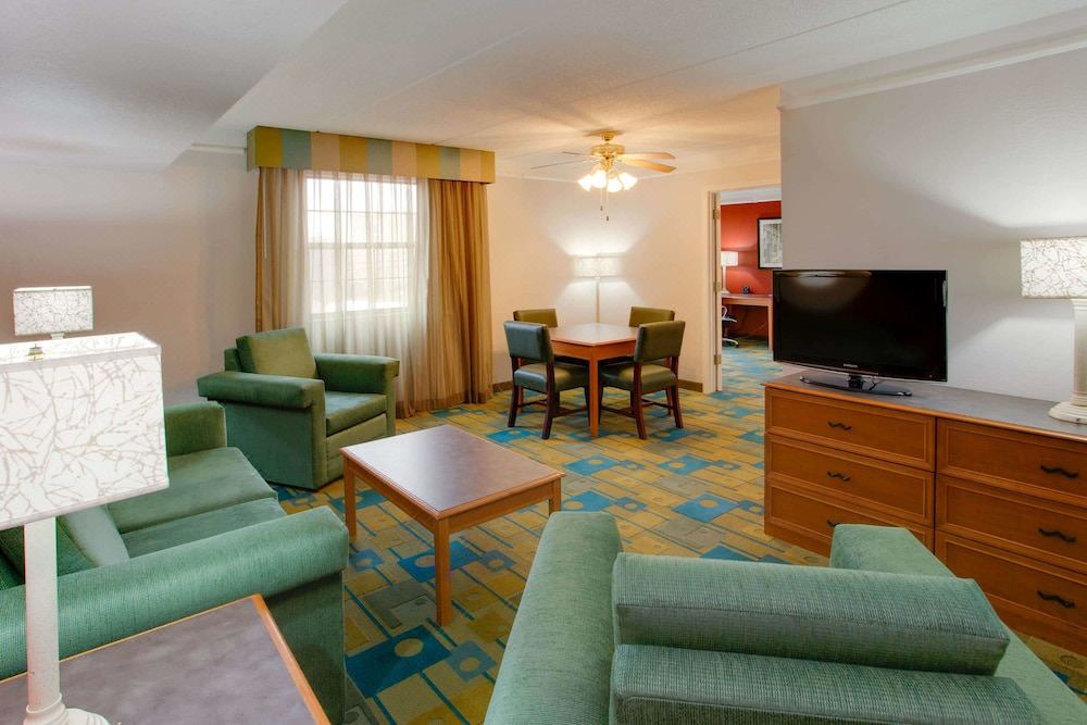 Photo of Livingroom in Moon Township