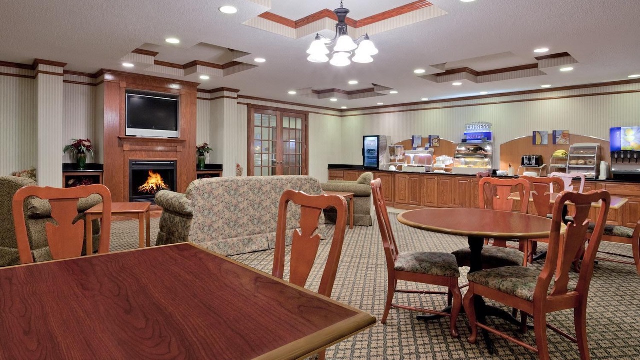 Photo of Livingroom in Adrian Furnace