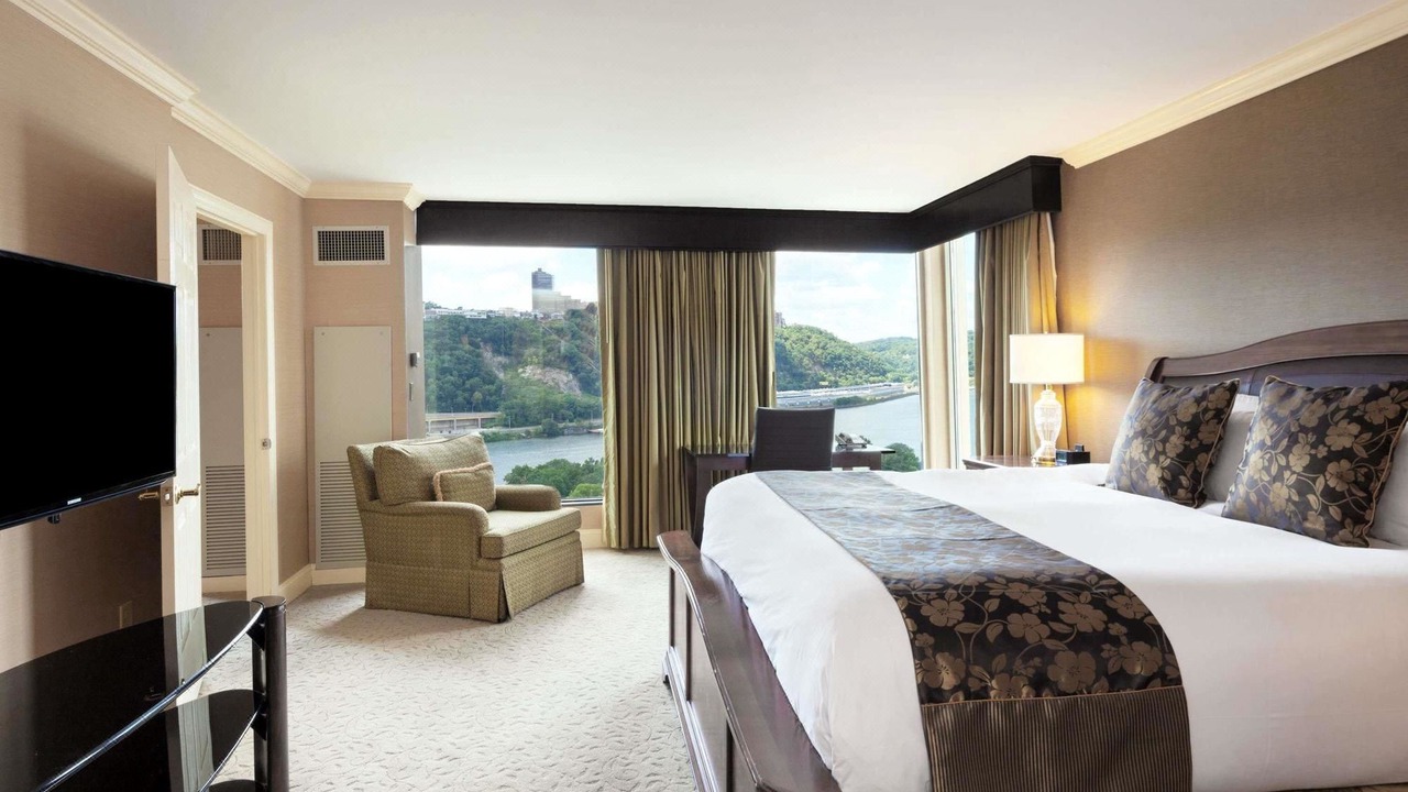 Photo of Bedroom in Downtown Pittsburgh
