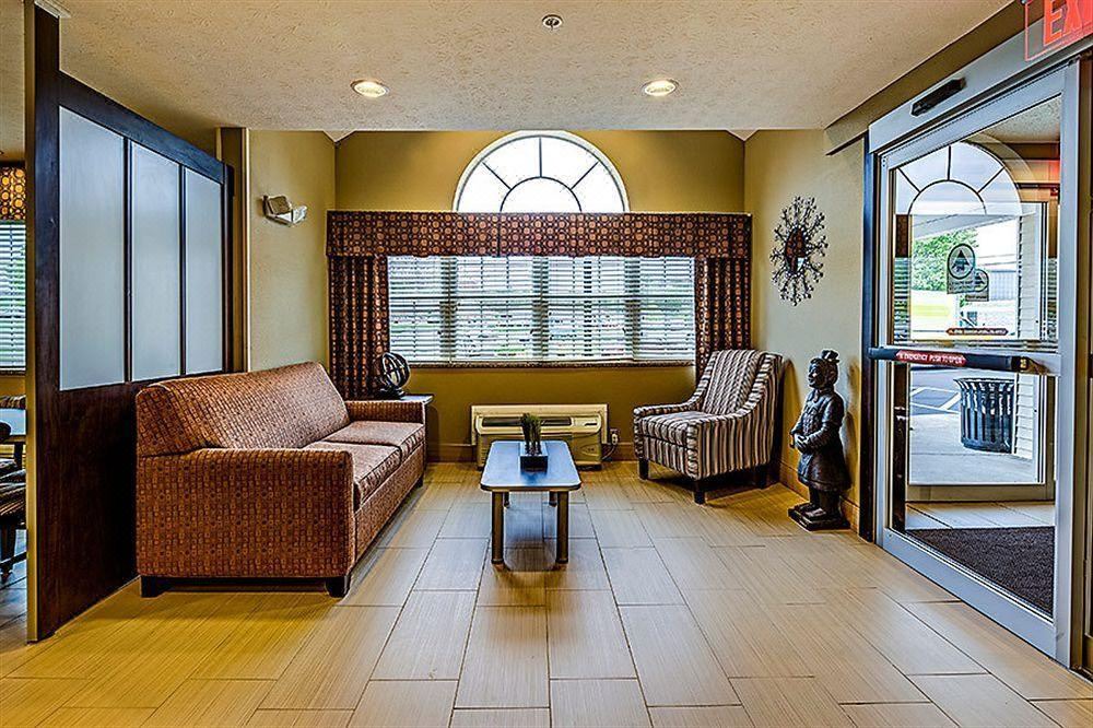Photo of Livingroom in North Canton